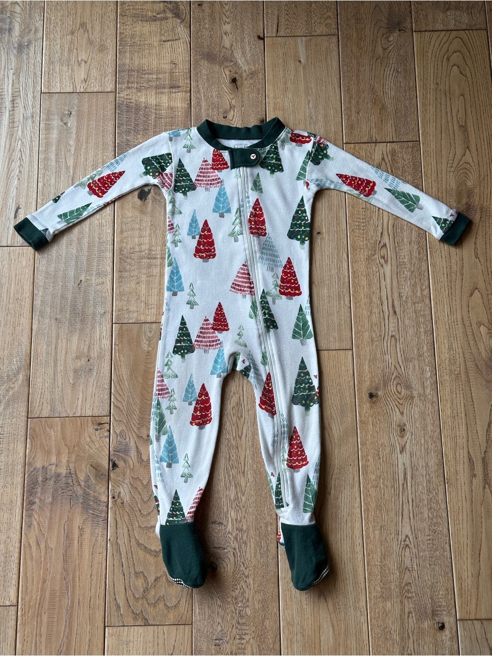 Burt’s Bees Baby Organic Christmas Tree Zipper Footie size 18 Months
